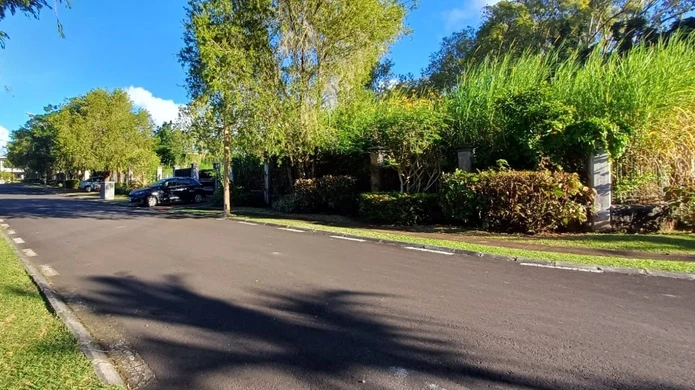 For sale - Residential Land of 1 082 m² in Emerald Park Gated Community in Trianon at MUR