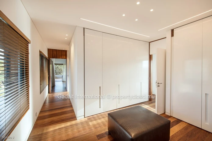 Élégance architecturale et nature préservée : une villa d'exception à Anahita Beau Champ