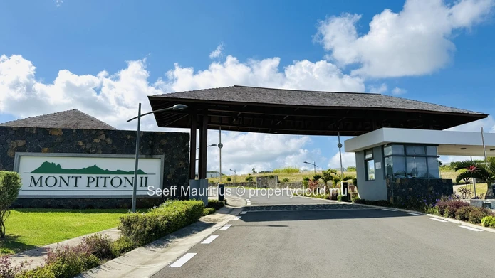Vues sur les îles du nord – Mont Piton II Residential Estate