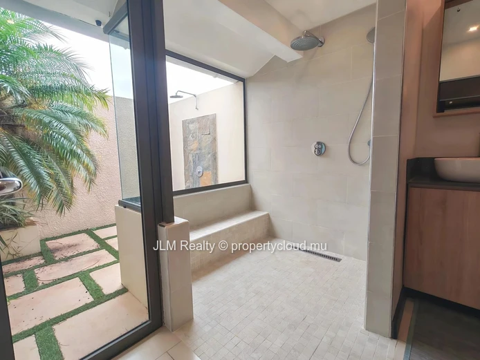 For Rent: Contemporary 4-Bedroom Villa with Private Pool and Jacuzzi, Cascavelle, Mauritius