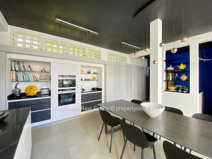 Exceptional 450 m² Riad-style architect-designed villa with swimming pool and sea view
