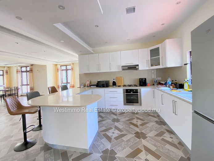 Family home with swimming pool for long-term rent in Grand Gaube, Mauritius