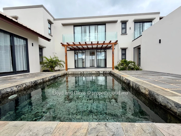 Contemporary Villa with Pool & Sea View