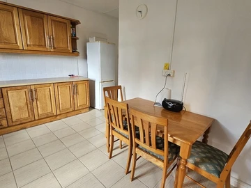 Tranquil Coastal Living: Charming home in peaceful area