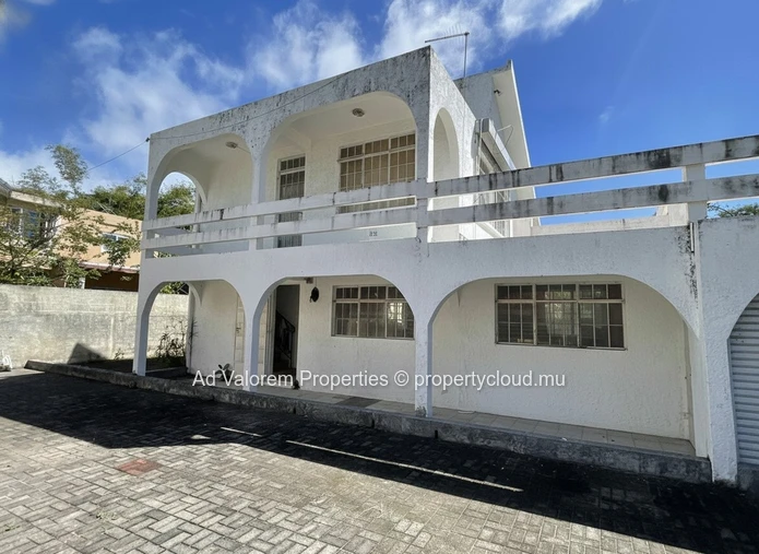 Exclusive Listing – High-Potential Property in a Prime Location in Péreybère (Sole Mandate)