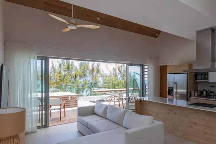 On the beach, Penthouse with view