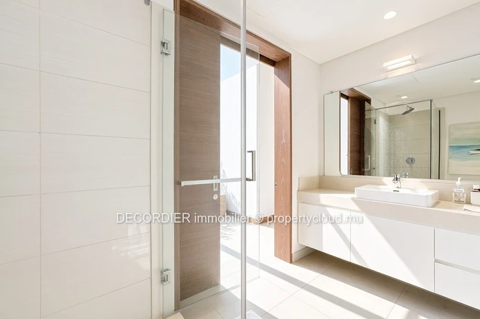 A unique and rare property to let — a townhouse with a private swimming pool and beach access.