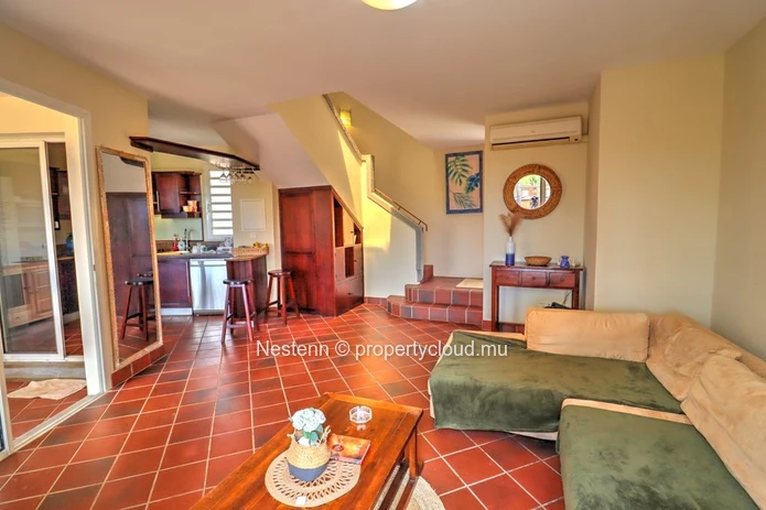 Duplex moderne de 2 chambres avec vue sur la rivière, à proximité des écoles et des commodités
