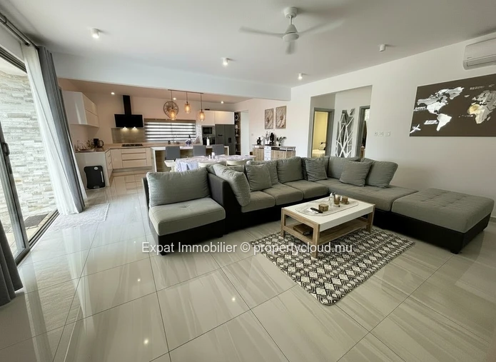 SINGLE-LEVEL VILLA WITH 3 BEDROOMS, SWIMMING POOL AND TROPICAL VERANDA – Grand Baie