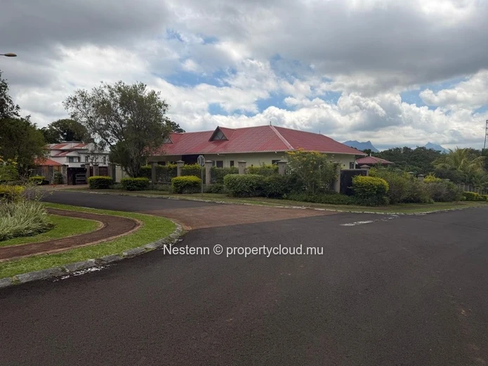 Parcel of land in a high-end, secure estate where lifestyle, comfort, and long-term value meet.