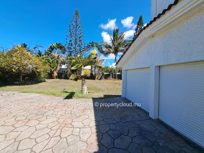Pointe aux Canonniers – Maison à vendre – Pam Golding Mauritius
