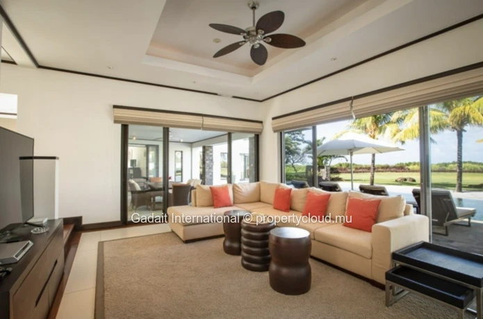 Villa de Luxe avec Vue sur le Golf à Louer à Anahita Beau Champ – 15 000 EUR / mois