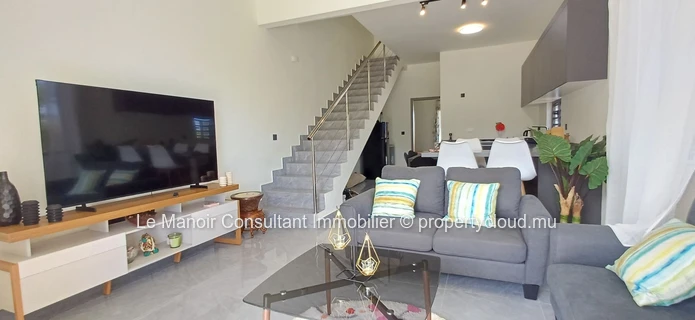Duplex neuf et moderne de 3 chambres 3 salles de bains avec une magnifique vue mer et montagne