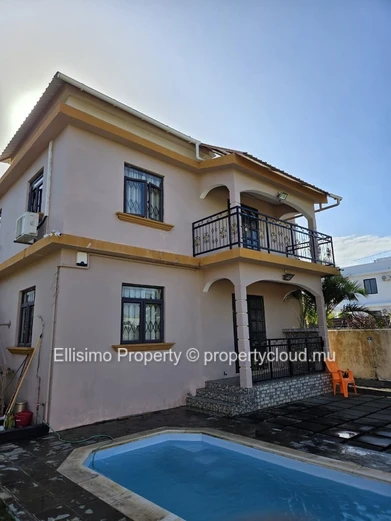 À vendre – Maison 4 chambres avec piscine, CCTV et alarme | Goodlands (Bypass)