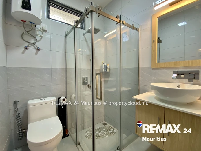 New Ground Floor Apartment Short Walk from the Beach