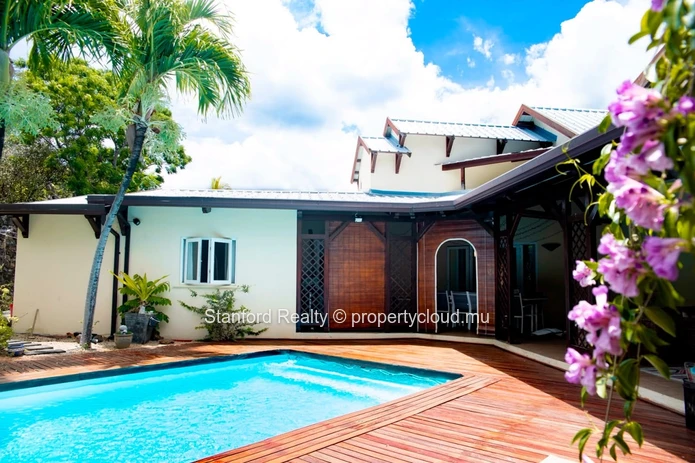 Modern 4-Bedroom Villa for Rent - Tamarin, West