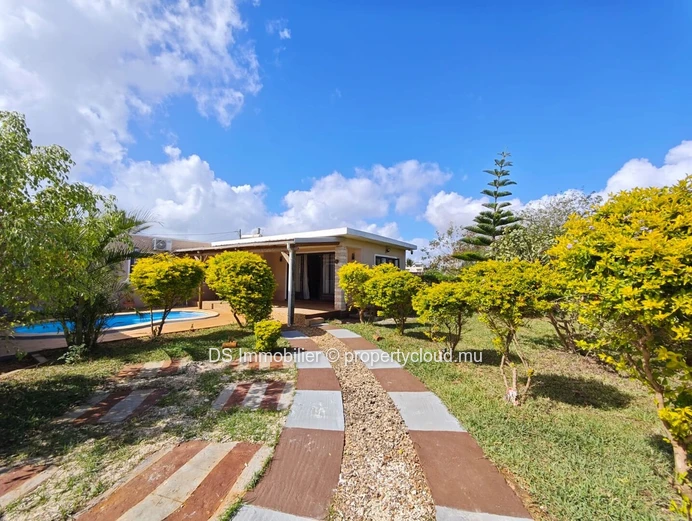 À Vendre – Maison À Pointe Aux Piments | Grand Jardin -Piscine – Nord