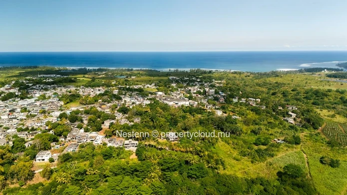 Spacious 275 m² house of 9 bedrooms with sea and mountain views.