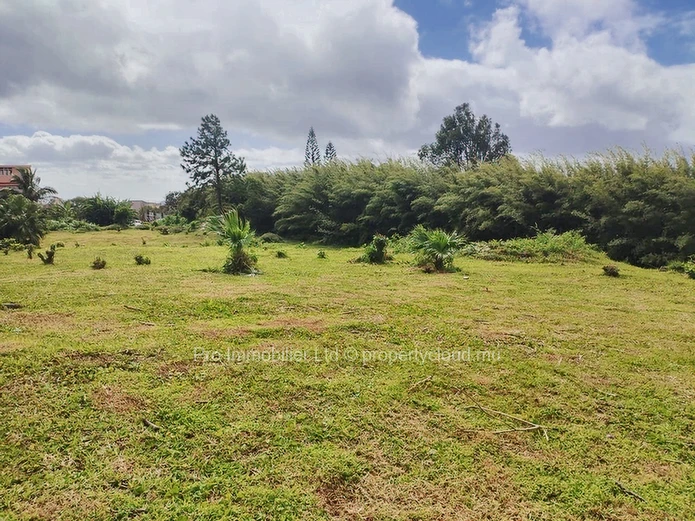 Rare Opportunity: Spacious 4,239m² Land for Sale, Ideal for Property Developers .Floreal.