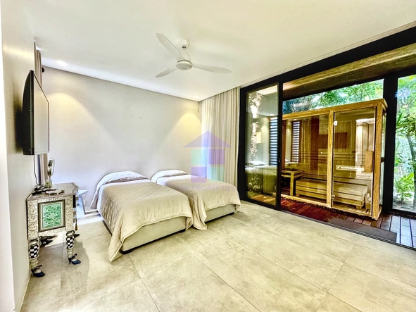 Exquisite 3 bedroom apt