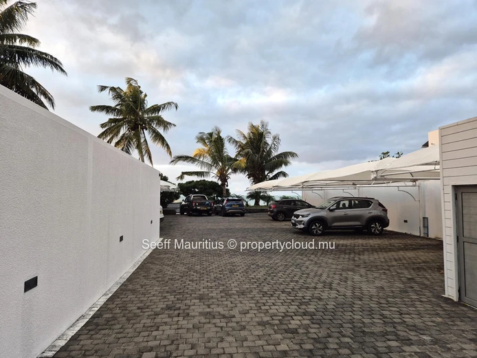 Sea View Apartment in Roches Noires