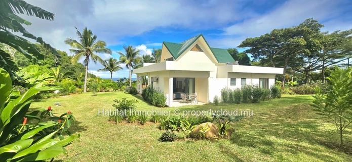 To rent: Furnished and equipped house of 237 m² on a plot of 1500 m² at Baie du Cap