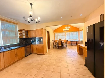 5 Bedroom Villa