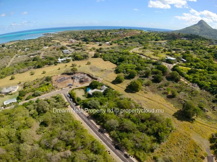 Exceptional Corner Plot for Sale – Domaine de Palmyre, Petite Rivière Noire