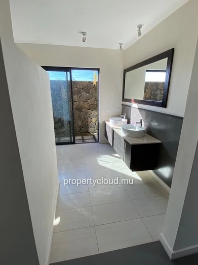 A vendre magnifique villa dans une residence accessible aux etrangers à Pereybere.