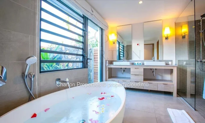 An exceptional villa, a confidential address in the heart of Tamarin