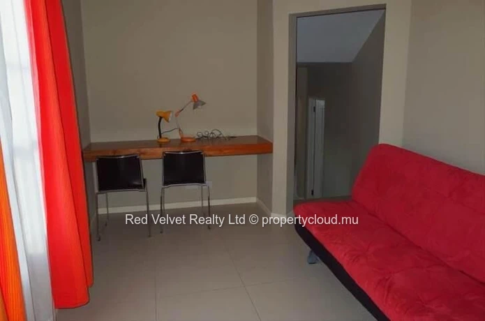 Duplex rénové de 3 chambres avec bureau et jardin – Helvetia