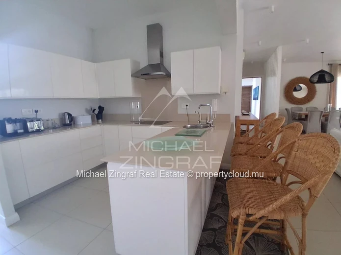 Exceptional Renovated Penthouse with Private Rooftop, Pool & Beach Access