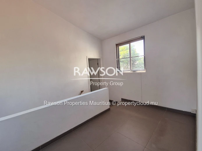 Well-Maintained 3-Bedroom Duplex for Sale in Floréal – 232 sqm