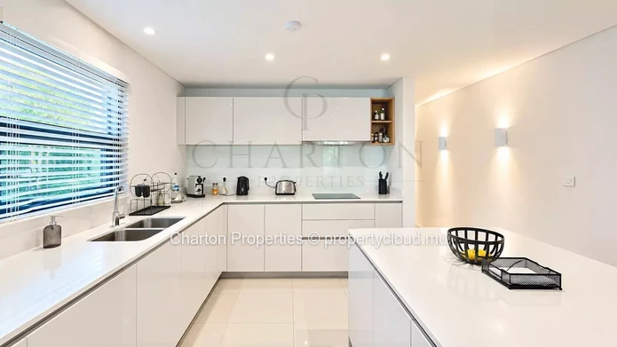 3-bedroom ground-floor apartment in the heart of Rivière Noire's nautical universe