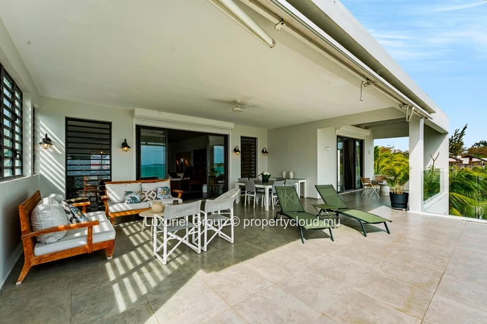 Pereybere – Exceptional Beachfront Penthouse