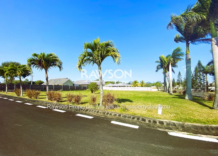 Terrain Résidentiel De 1 313 M² | Domaine Sécurisé | Mon Goût | Toute Propriete