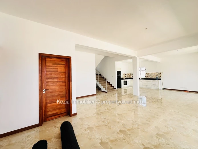 Spacious New Villa In Pereybere