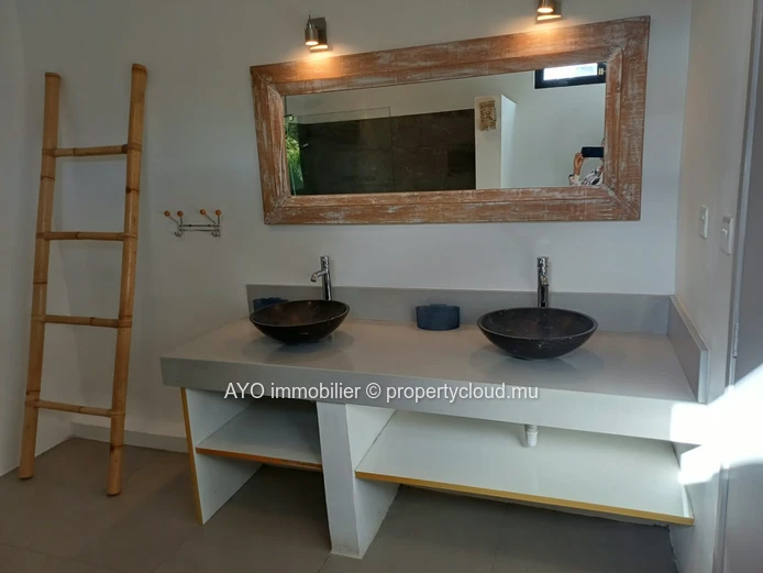 Beautiful 4 bedroom home with pool and garden in Pereybere