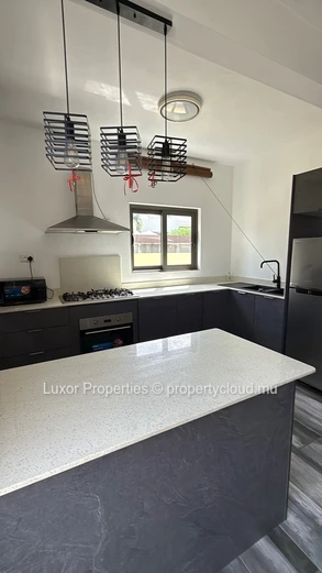Flic en Flac | Duplex for Rent (cats only)