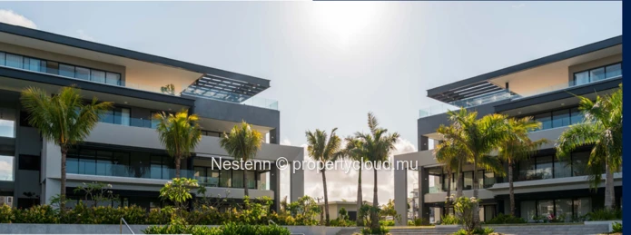 3-bedroom apartment in a prestigious estate with golf course, a short walk from the beach and shops.