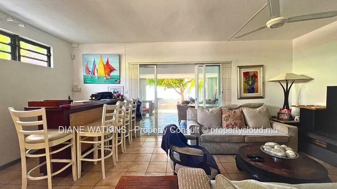 Rare 3-Bedroom Beachfront Villa for Rent in La Preneuse
