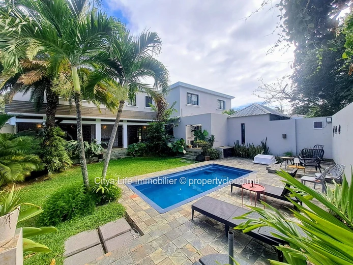 Maison meublée 4 chambres avec piscine à louer à Péreybère