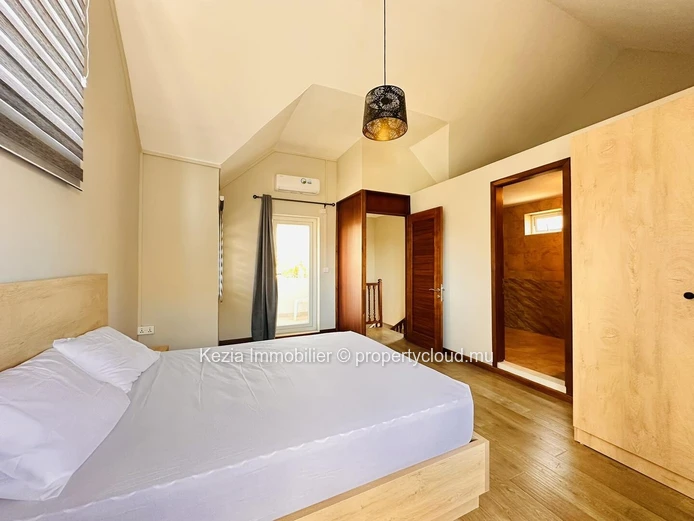Charming Cathedral In An Intimate Residence 
