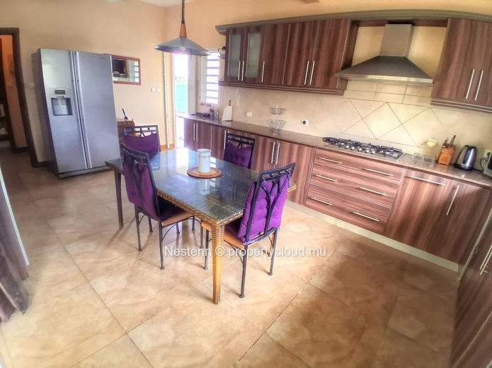 Somptueuse Villa Indépendante À Péreybère Avec Studio Dépendant