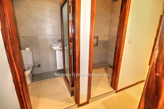 Viila avec 4 chambres, un espace bureau et une cuisine entièrement équipée