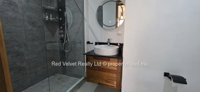 Luxury Furnished 3-Bedroom Townhouse with Rooftop Terrace and Jacuzzi – Flic en Flac | Rs 15M