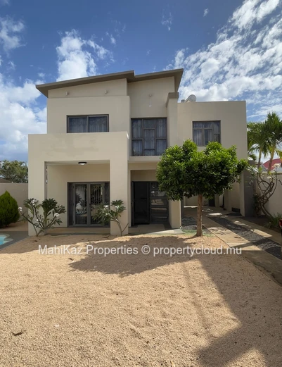 Luxurious Villa for Rent in Flic en Flac, Mauritius – Elegant Coastal Living with Sea & Mountain Views