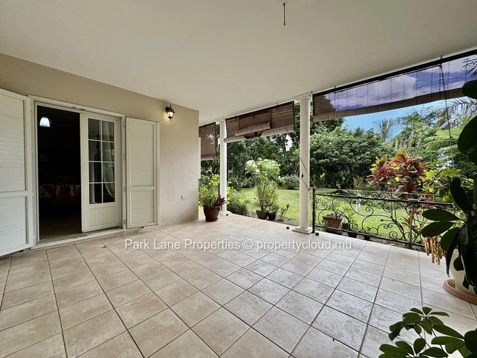 Charmante maison de style colonial avec jardin et vue à Floréal
