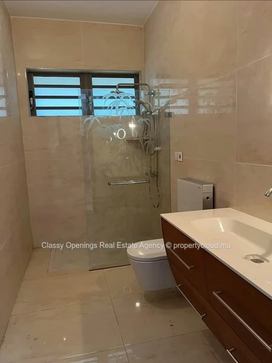 Villa 4 ch à Moka — vaste jardin, intérieur moderne
