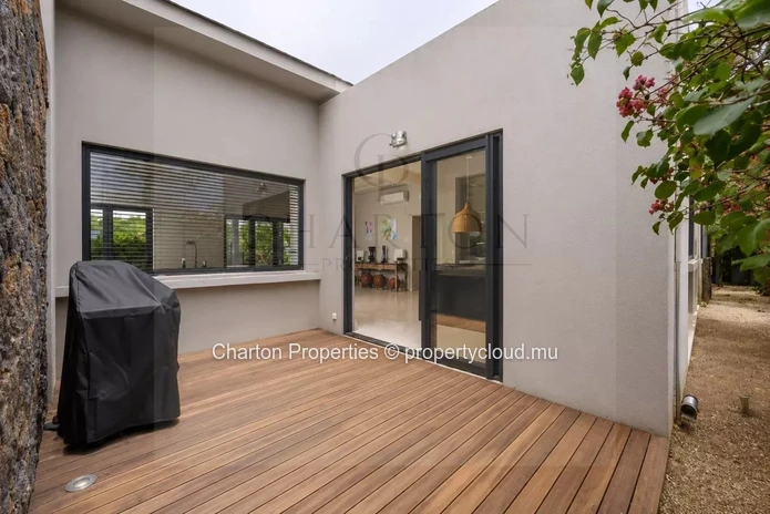 Villa élégante de 4 chambres en suite avec bureau – Une propriété familiale au cœur d’un cadre tropical privilégié